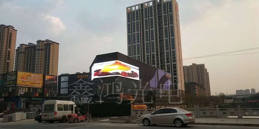 上海某地產室外P10全彩LED顯示屏